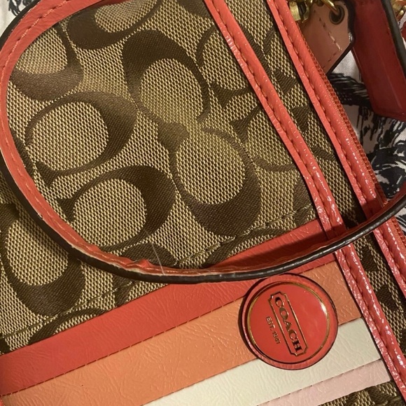 Coach wristlet - Picture 7 of 9